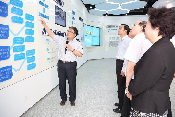 省人大常委会副主任史和平一行莅临28圈(NG)大舞台药业考察调研