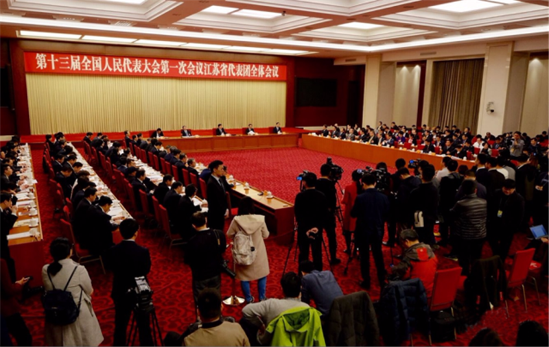 肖伟代表在审议政府工作报告时作交流发言：创新动能，勇开新局，推进新时代国药高质量发展